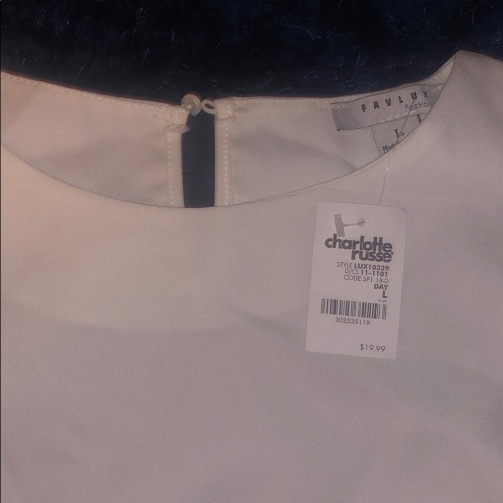 Charlotte Rousse Ruffle Short Bell Sleeve … - Picture 2 of 3